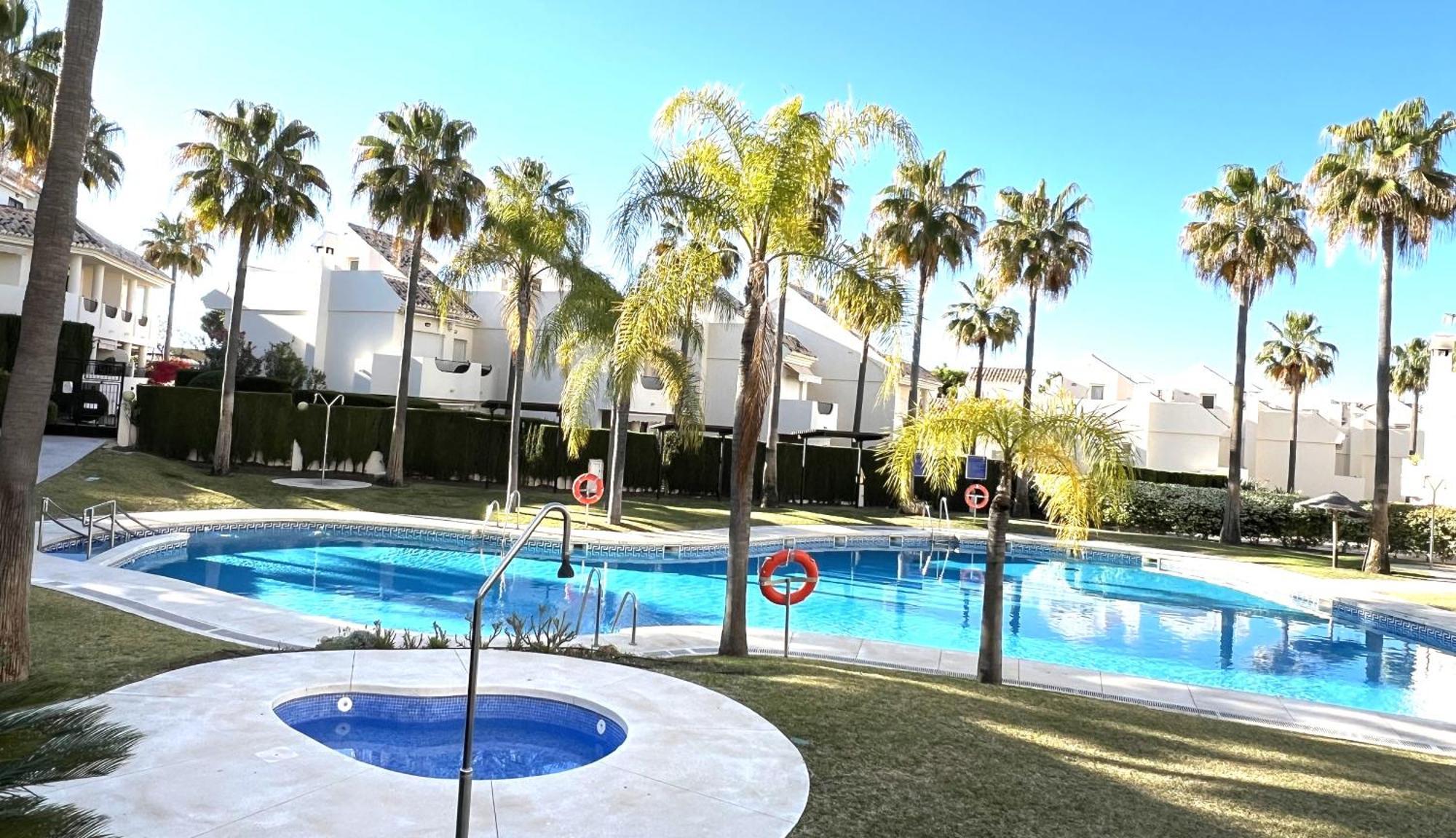 Stylish Townhouse In Beachfront Complex มาร์เบยา ภายนอก รูปภาพ