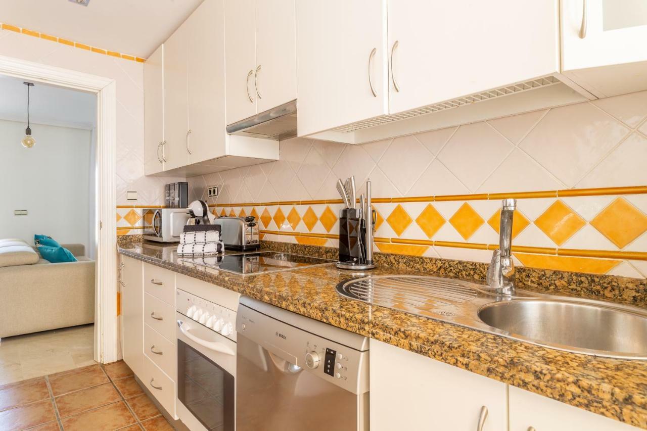 Stylish Townhouse In Beachfront Complex มาร์เบยา ภายนอก รูปภาพ